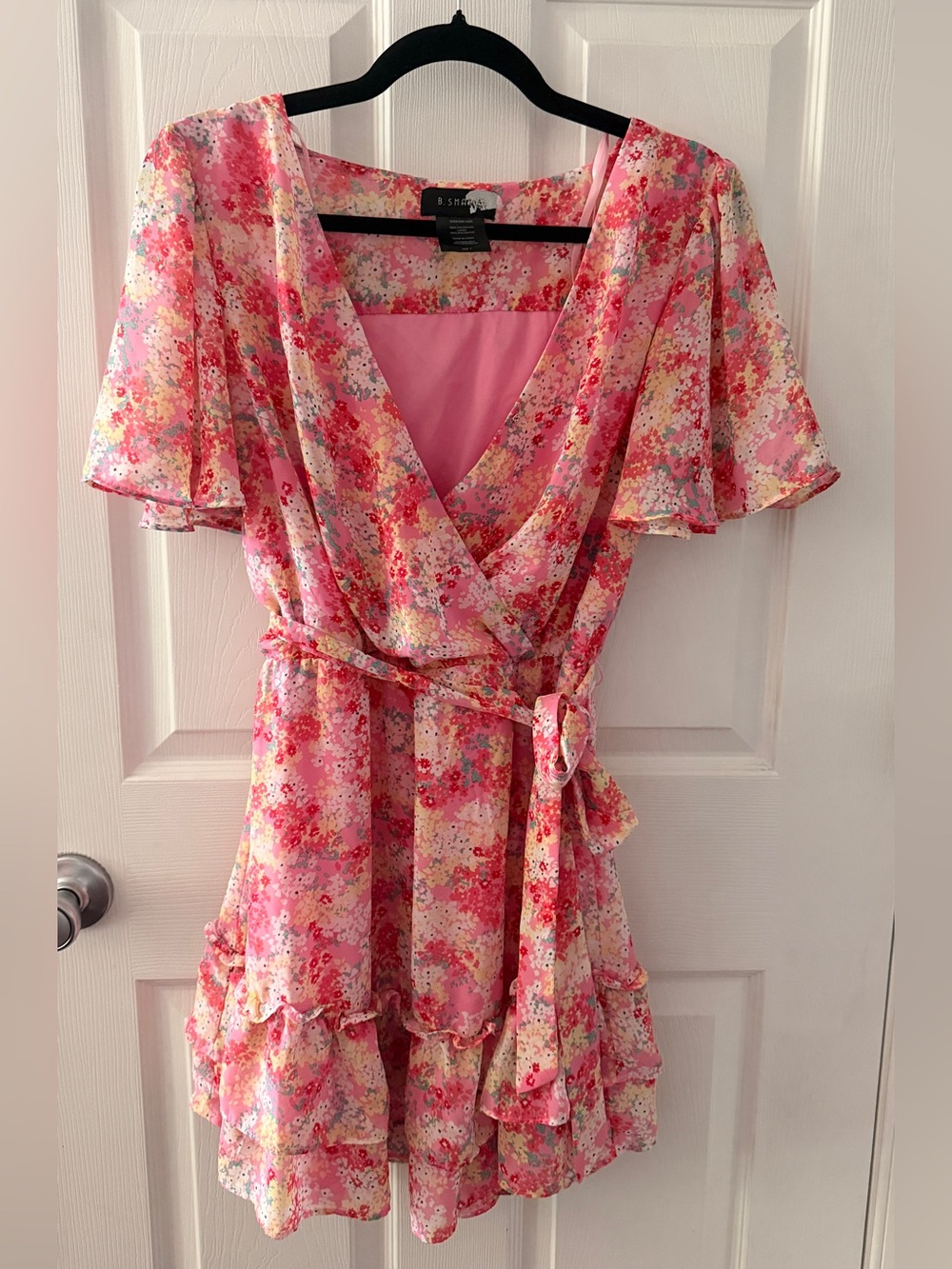 B. Smart Pink Floral Surplice V-Neck Mini Dress Size 7 Ruffle Hem